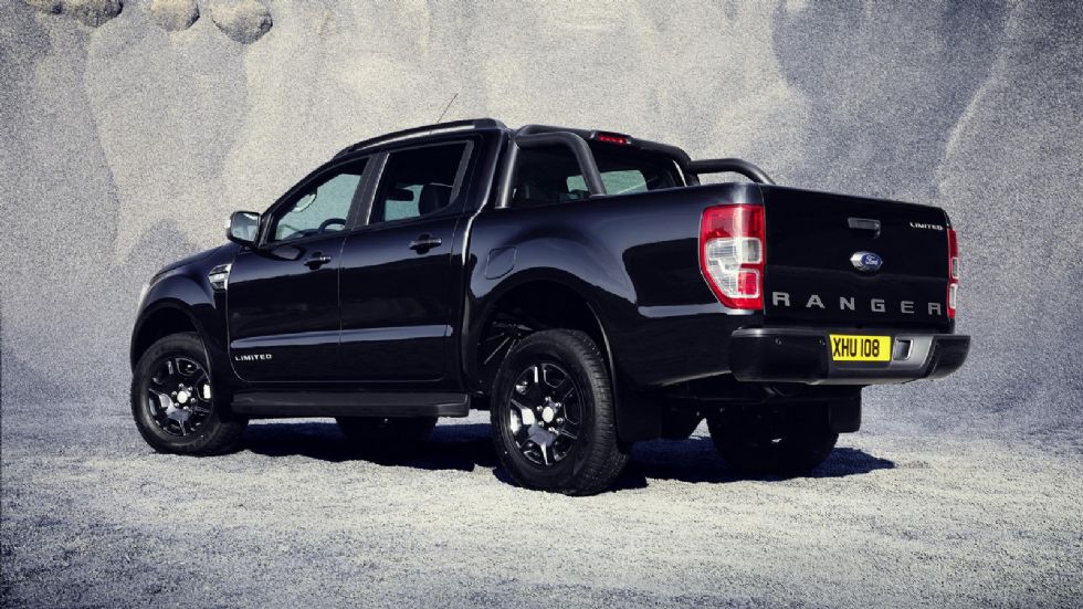 Το Ranger Black Edition ξεχωρίζει μέσω της απόχρωσης Absolute Black, ενώ στην ίδια βαφή είναι η γρίλια της μάσκας, οι τροχοί αλουμινίου, οι μπάρες της καρότσας, αλλά και πινελιές του αμαξώματος.